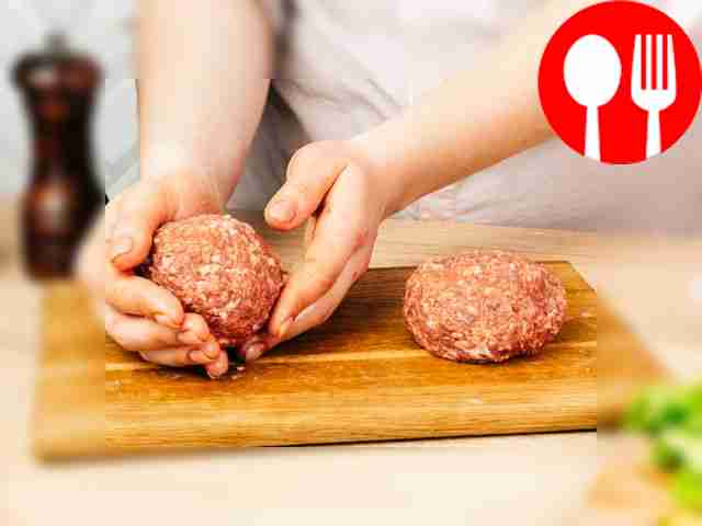 Divide the minced meat into two equal parts....