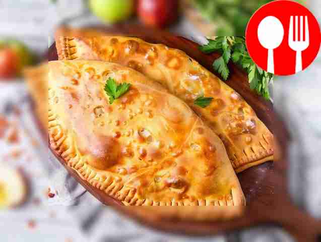 Ароматные чебуреки с яблоками