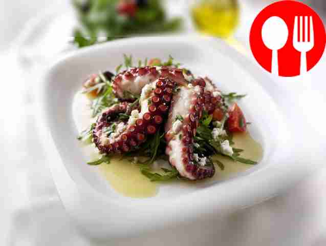 Вареный осьминог в ароматном маринаде