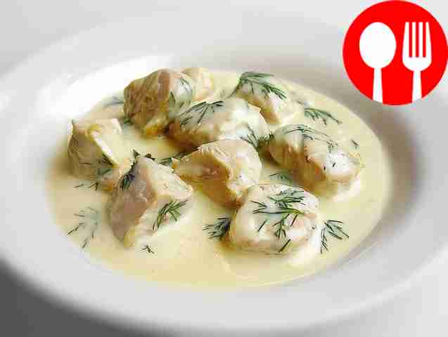 Chicken fricassee with sour cream in the microwave