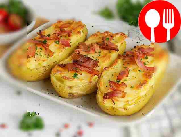 Potato boats with bacon in the microwave