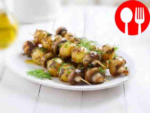 Оригинальный шашлык из молодого картофеля с лесными грибами