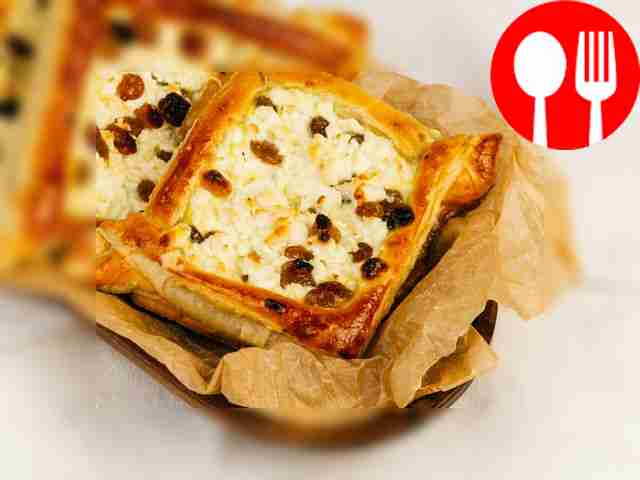 Envelopes with cottage cheese and raisins