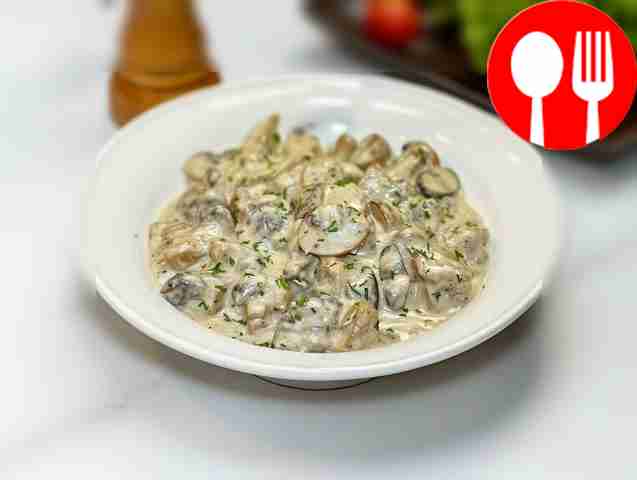 Velvet chicken fricassee with mushrooms