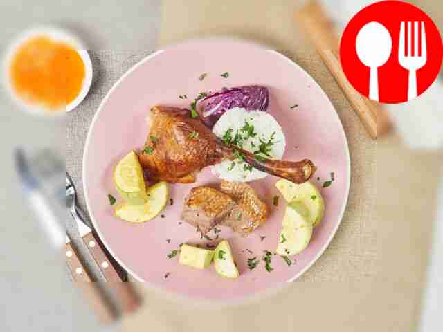 Goose with zucchini and lemon