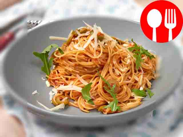 Spaghetti with tomato paste