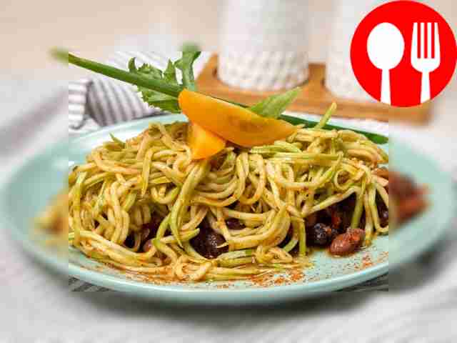 Спагетти из маринованных кабачков