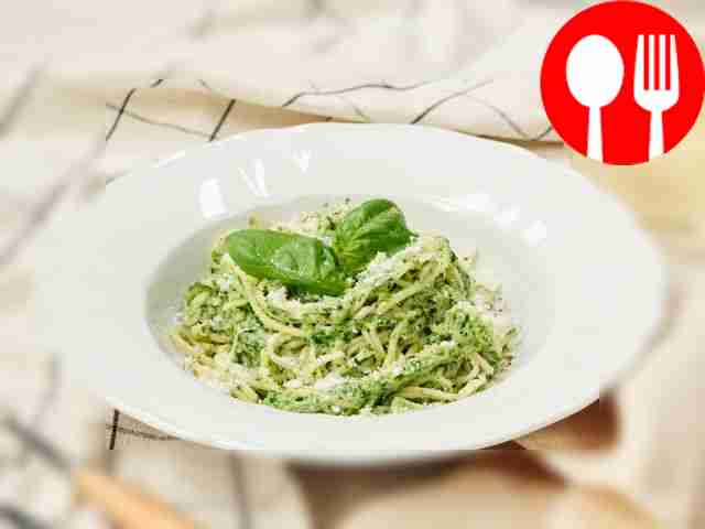 Spaghetti with spinach