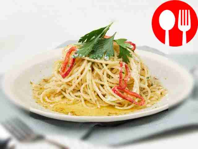 Spaghetti with garlic sauce