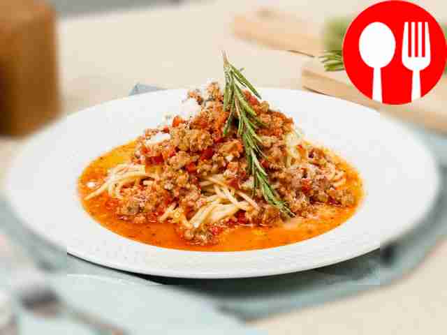 Спагетти с соусом болоньезе