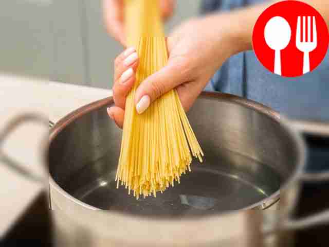 Отварите спагетти. В кастрюлю влейте три литра...