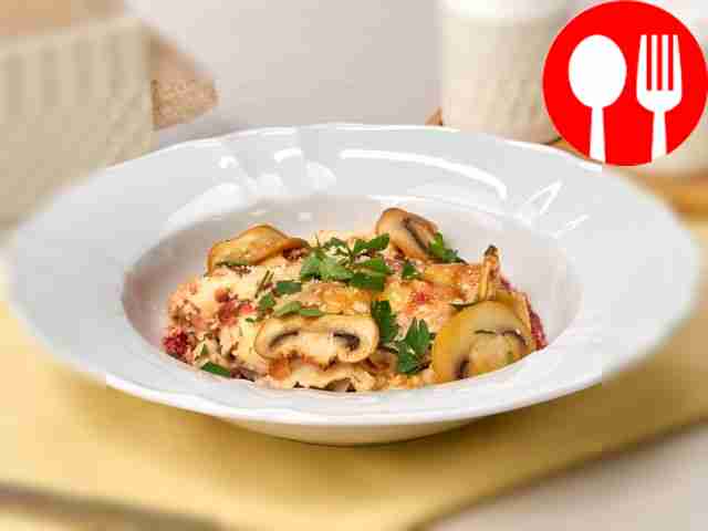 Lasagna with champignons and chicken fillet