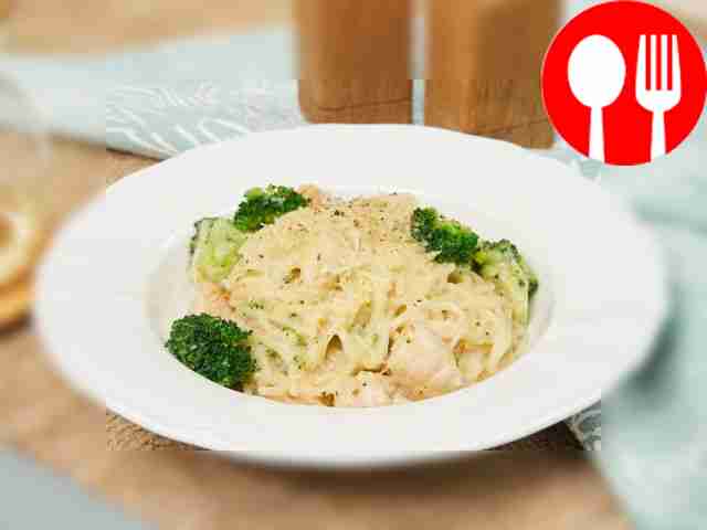Spaghetti with chicken and broccoli
