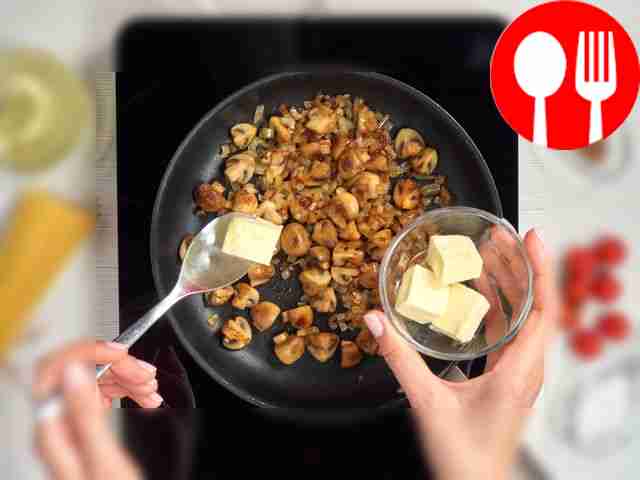 Fry the mushrooms. Pour a little vegetable oil...