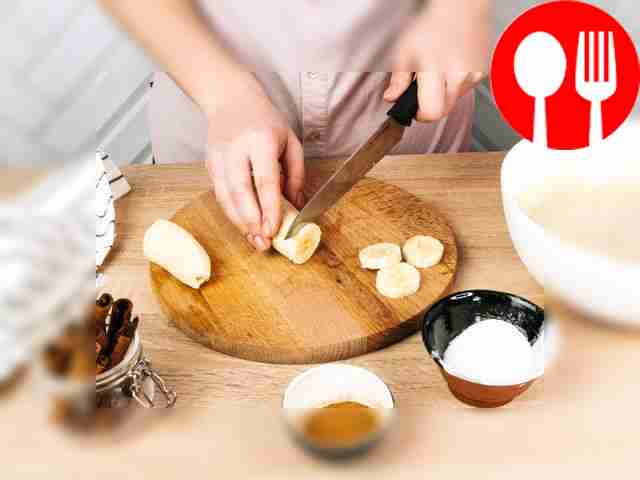Cut the bananas into slices.