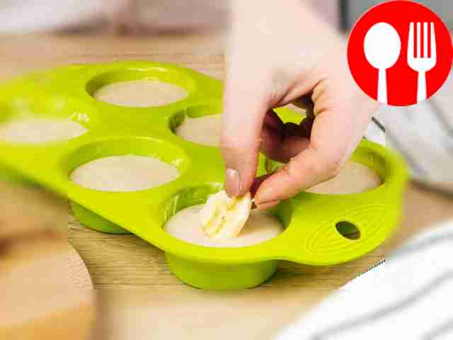 Place banana slices on top of the dough - 3-4...