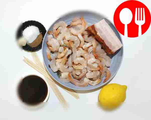 Промойте креветки. Если они заморожены, дайте...