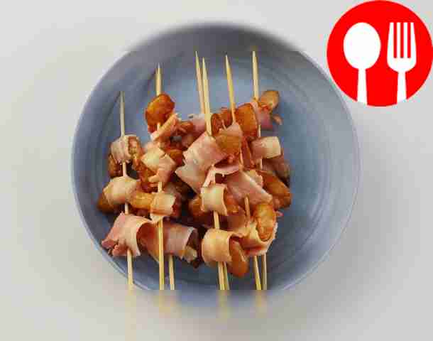 Через 40 минут оберните креветки беконом и...