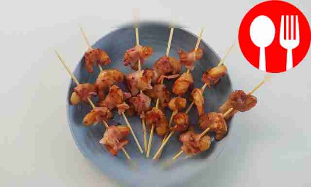 Подавайте на деревянной тарелке, не снимая со...