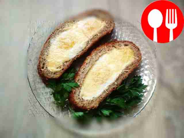 Сытная глазунья с сыром Hearty fried egg with cheese