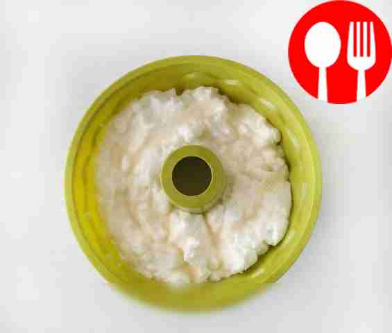 Осторожно вмешайте белки во всю массу,...