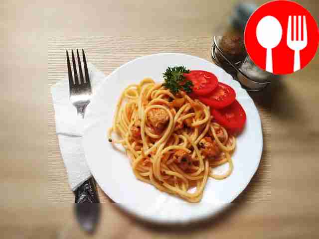 Juicy pork with spaghetti