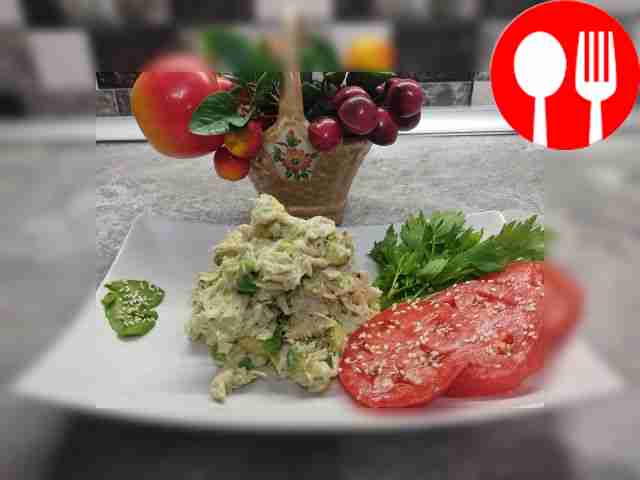 Интересный салат из курицы и авокадо