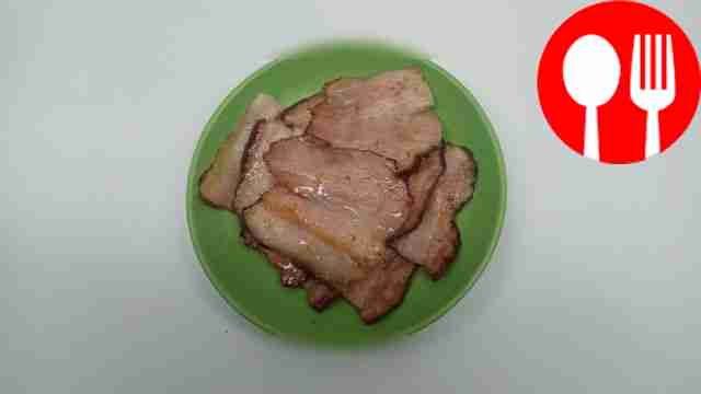 Вкусный жареный бекон Delicious fried bacon