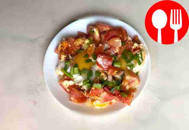 Полезная глазунья с помидорами Healthy fried egg with tomatoes