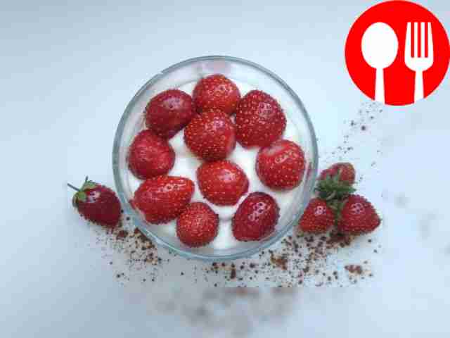 Airy soufflé with whipped cream