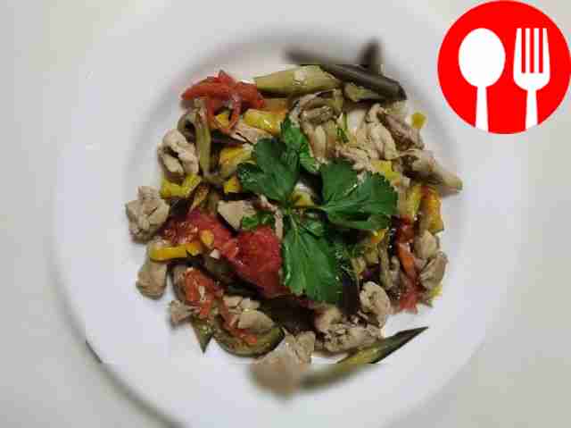 Пикантная курица с овощами