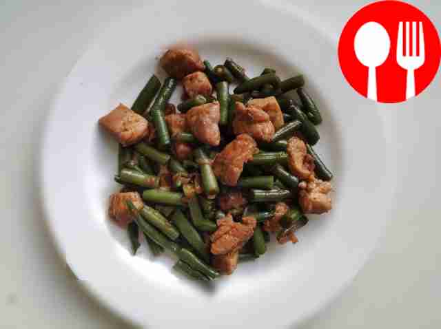 Home-style pork with green beans