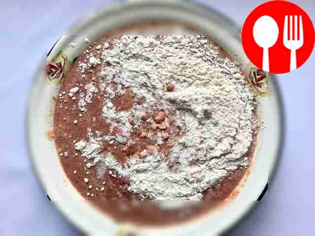 Соедините печеночную смесь с молоком, добавьте...