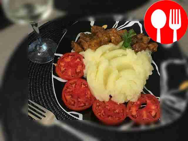 Свинина в медово-горчичном соусе с картофельным пюре