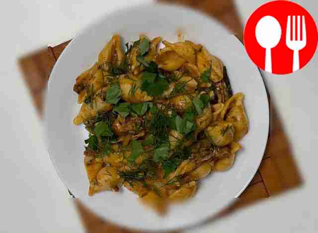 Pasta with sprat in tomato and fried onions