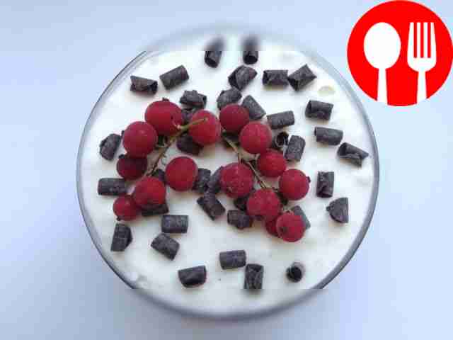 Delicate red currant soufflé