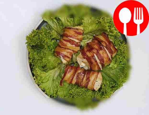 Tender chicken breast wrapped in bacon