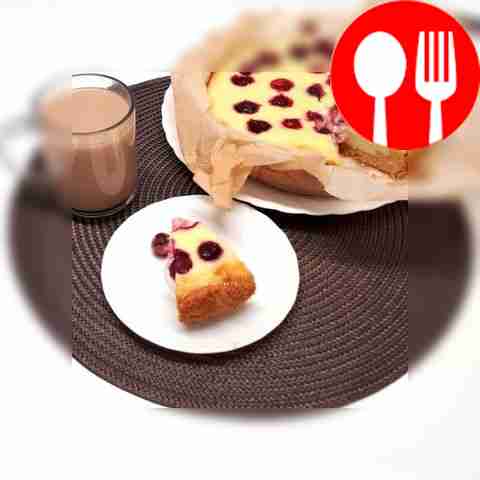 Sour cream pie with cherries