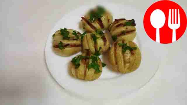 Brown potatoes with bacon