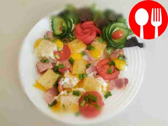 Special fried egg with boiled pork