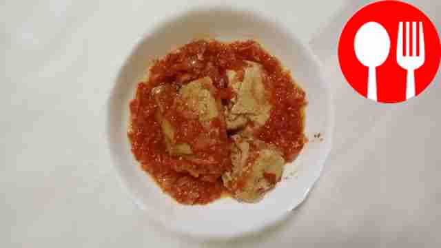 Приправленная курица с томатным соусом Seasoned chicken with tomato sauce