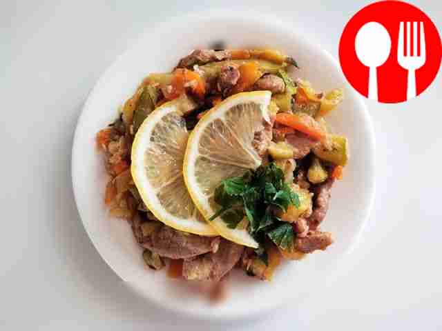 Разноцветная свинина с овощами