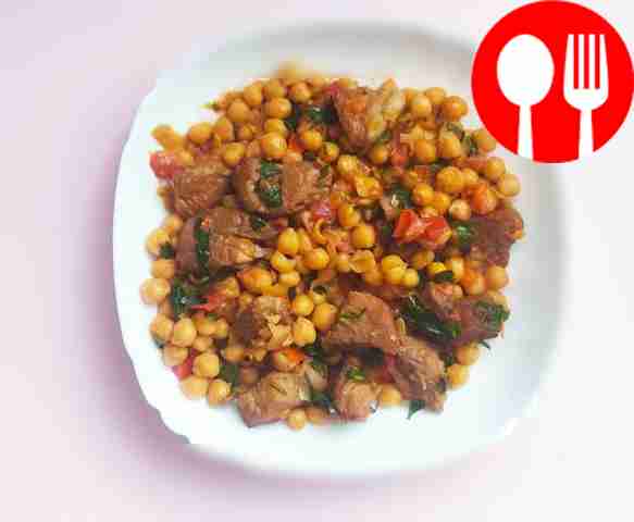 Нежная свинина, тушеная с нутом