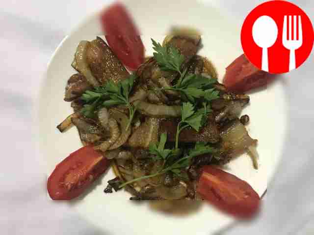 Сало, поджаренное с луком Lard fried with onions