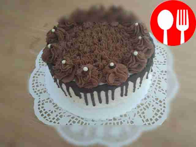 Romantic chocolate cake with cream cheese