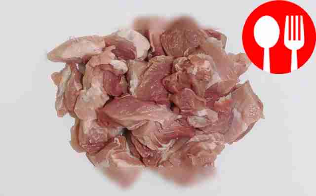 Cut the meat into cubes.