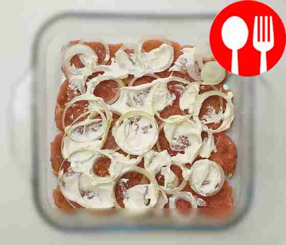 Spread mayonnaise on top. Place tomato slices...