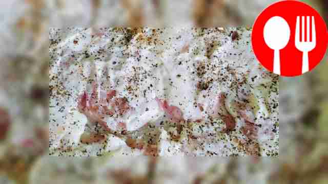 Грудку нарежьте тонкими ломтиками. Немного...