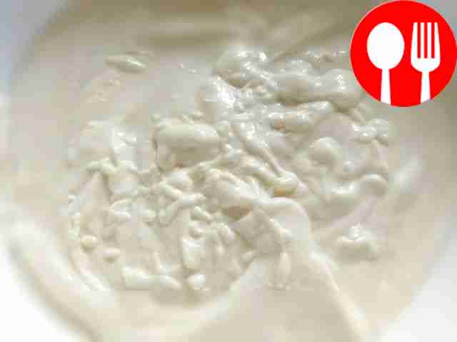 Pour 40 g of sugar with 2 tablespoons of...