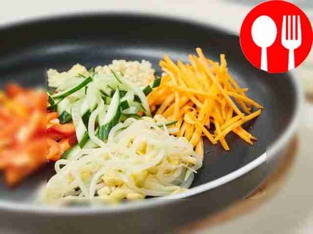 Prepare vegetables for ramen. Heat vegetable...